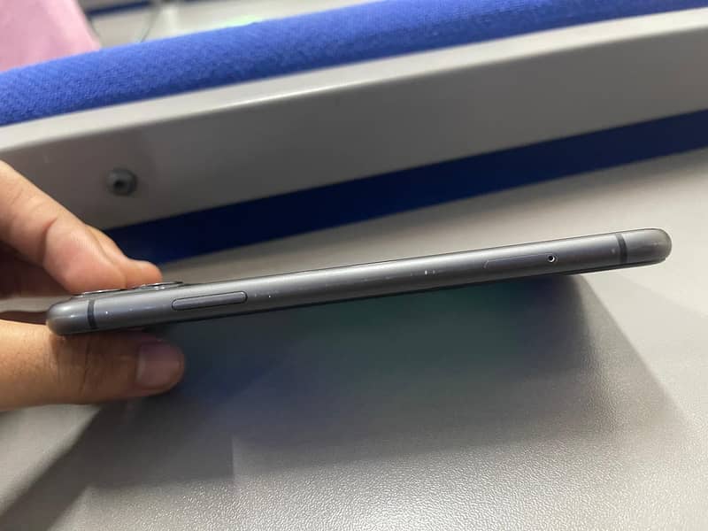 Apple iPhone 11 5
