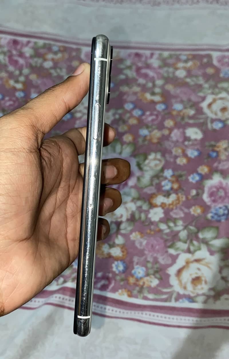 Apple iPhone 11 Pro Max 1