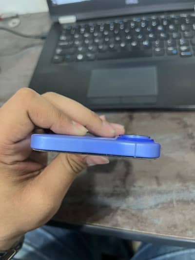 Apple iPhone 16