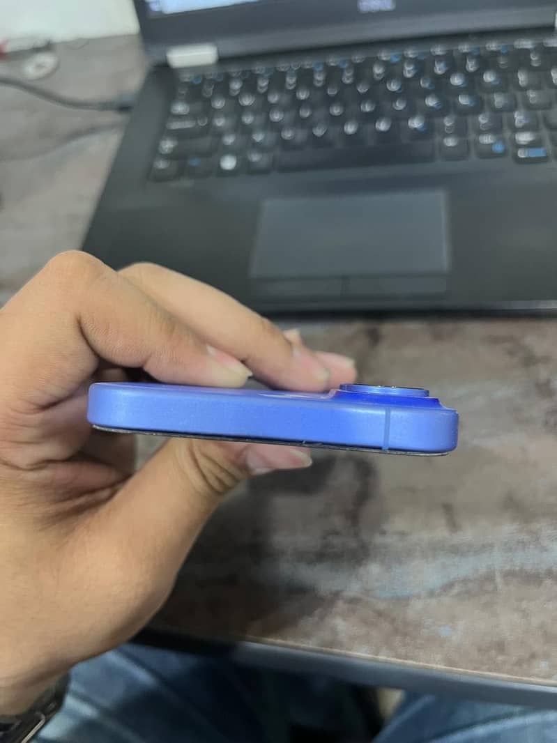 Apple iPhone 16 0