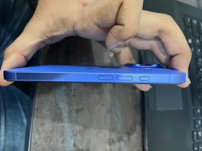 Apple iPhone 16 2