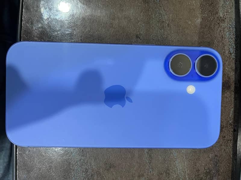 Apple iPhone 16 3