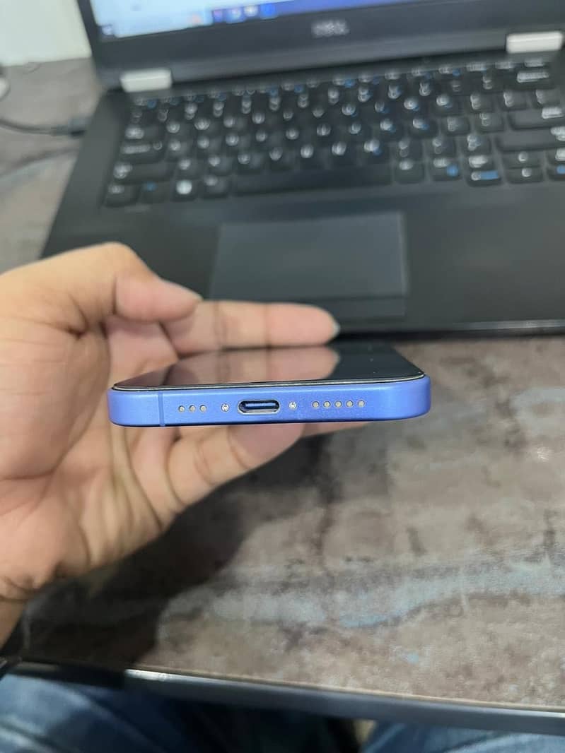Apple iPhone 16 5