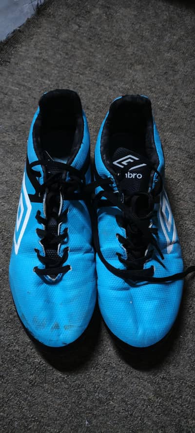 Soccer shoes