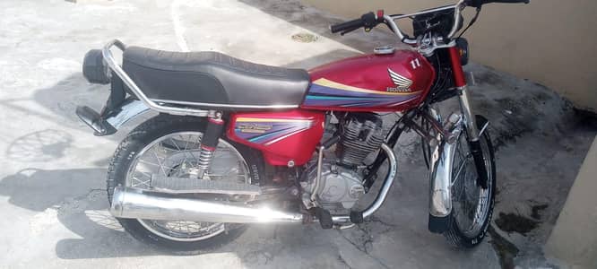 HONDA CG125 - 2011 MODEL - RED