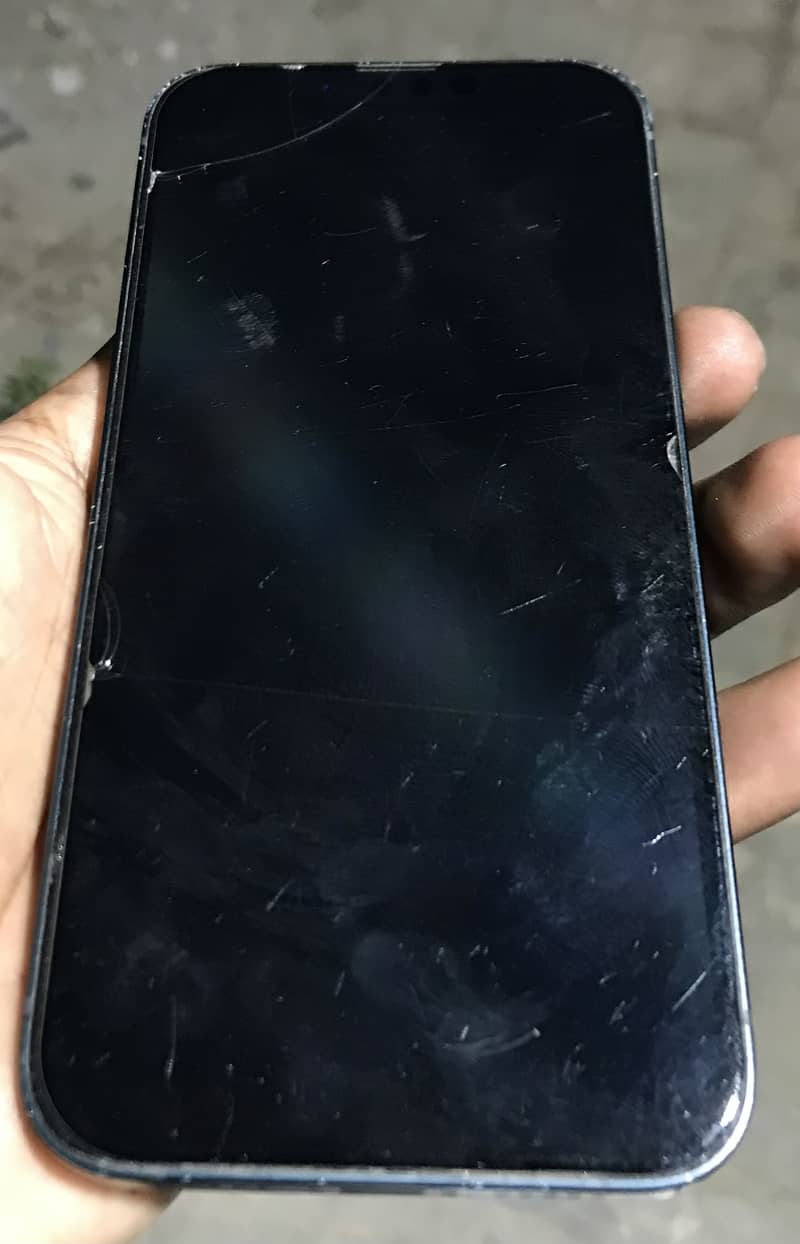 Apple iPhone 13 5