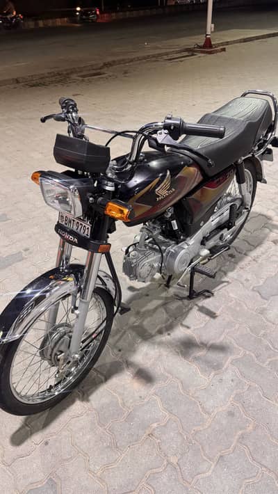 New condition CD70 only 1900km used brand new condition