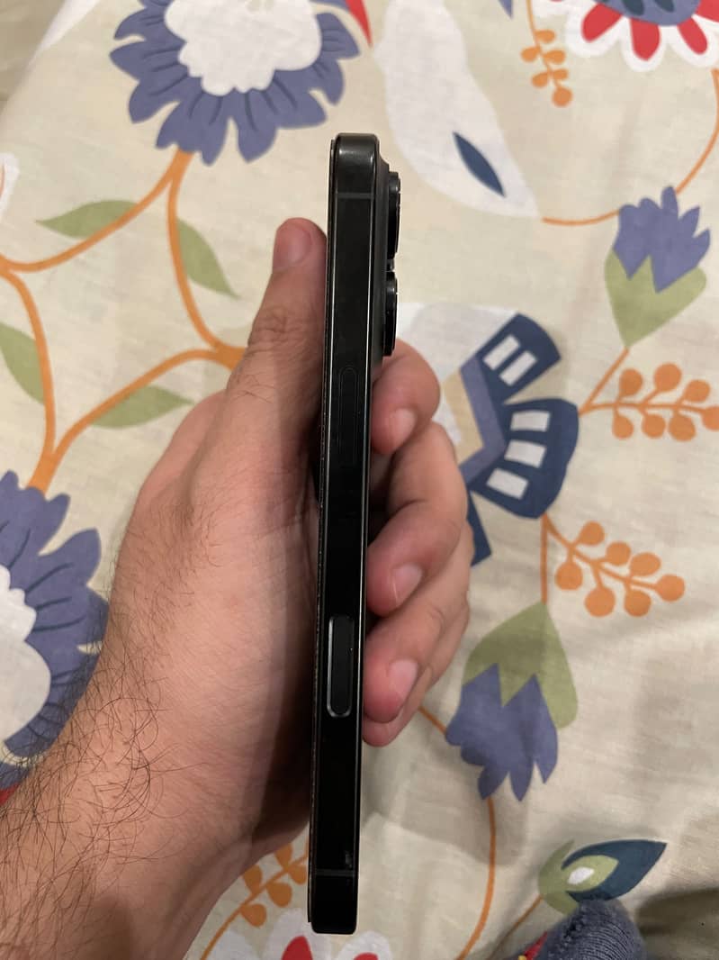 Apple iPhone 16 Pro 5