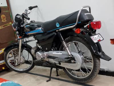 unique 2017 model black color Karachi number 1st owner 20172