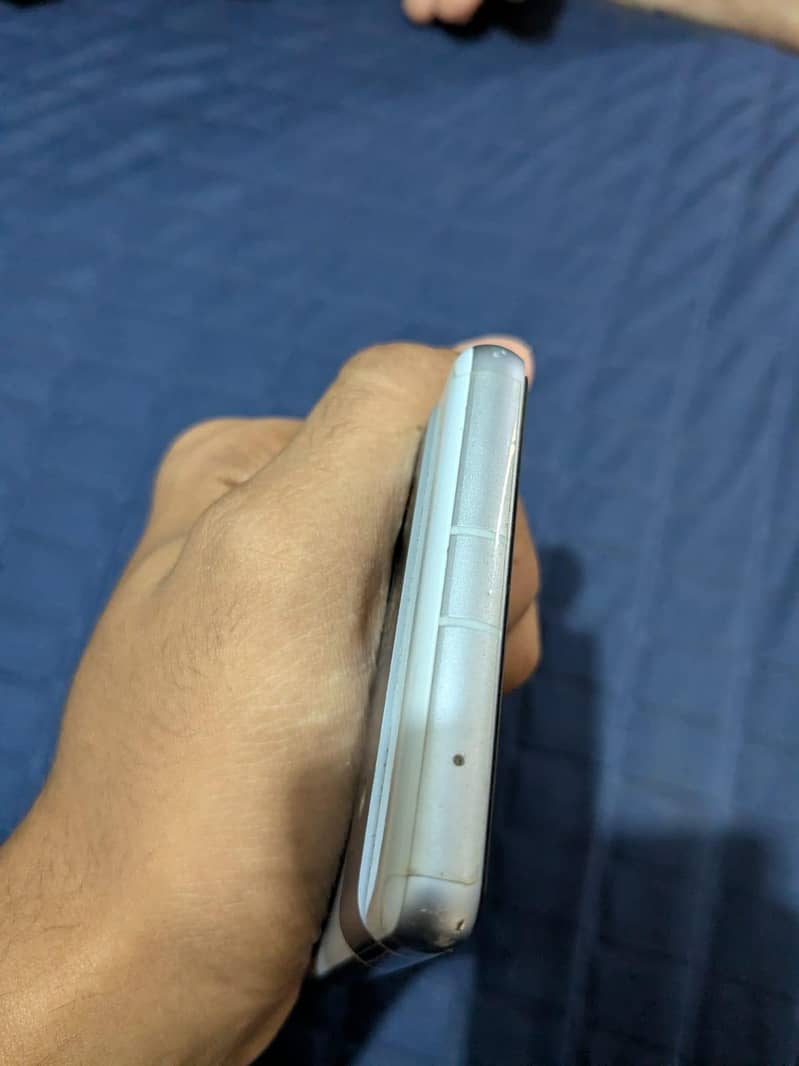 Google Pixel 7a 5