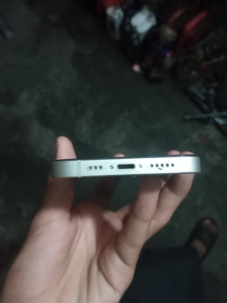 Apple iPhone 13 1