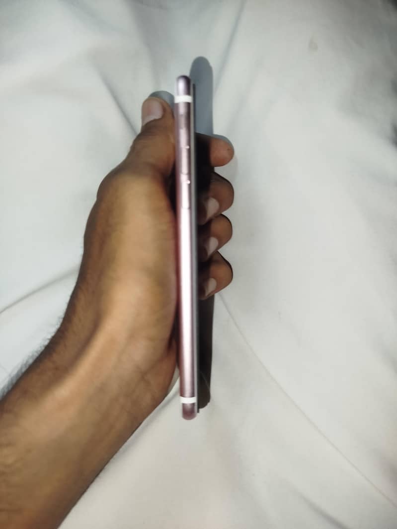 Apple iPhone 7 3