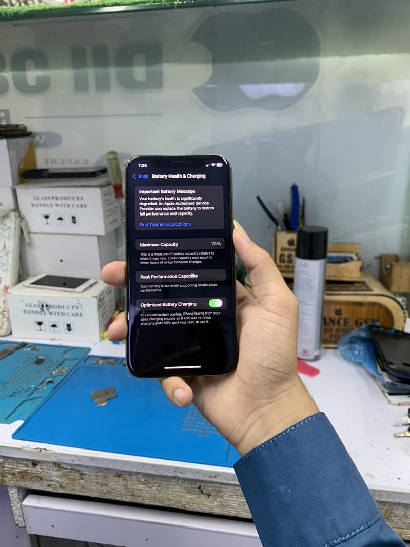 Apple iPhone XS 3