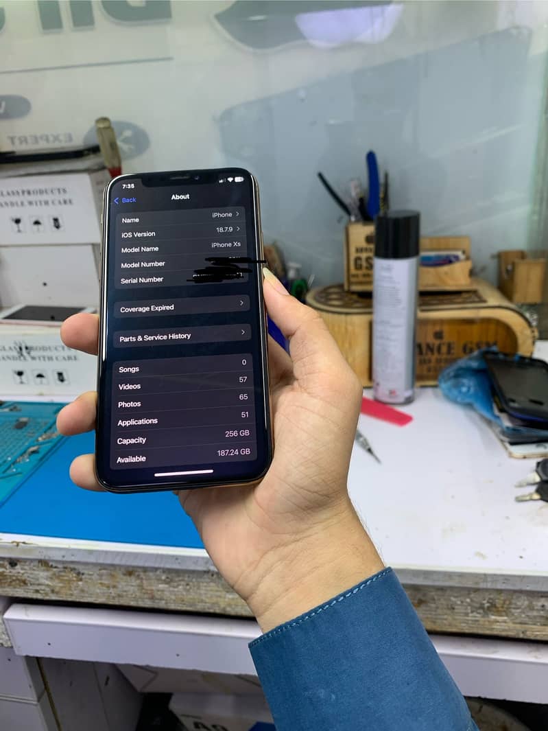 Apple iPhone XS 4