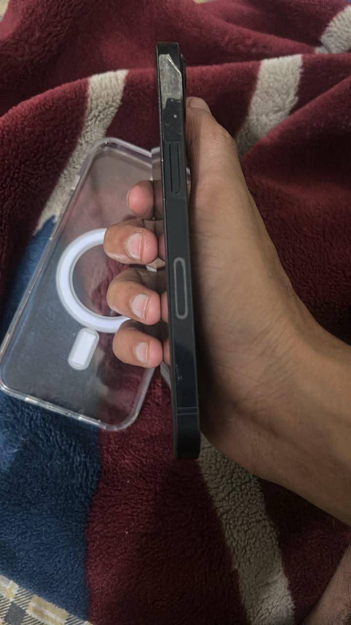 Apple iPhone 13 0