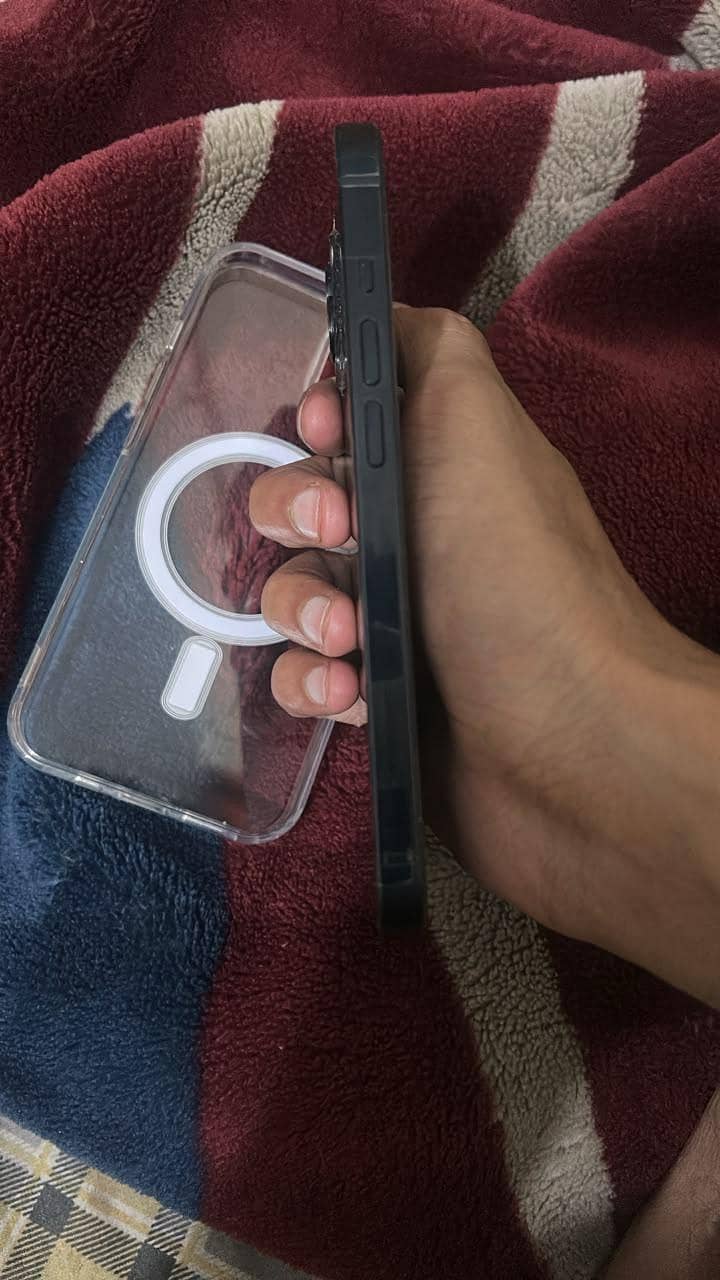 Apple iPhone 13 2