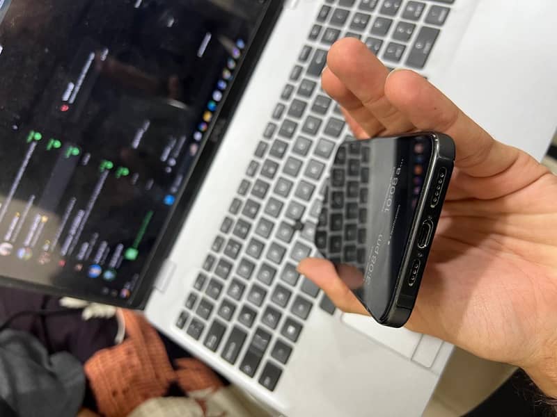 Apple iPhone 15 Pro Max 5