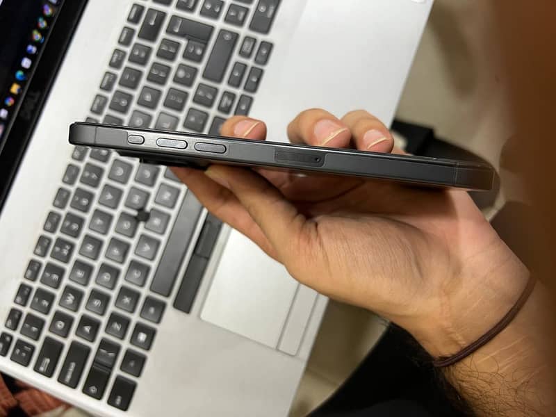 Apple iPhone 15 Pro Max 6