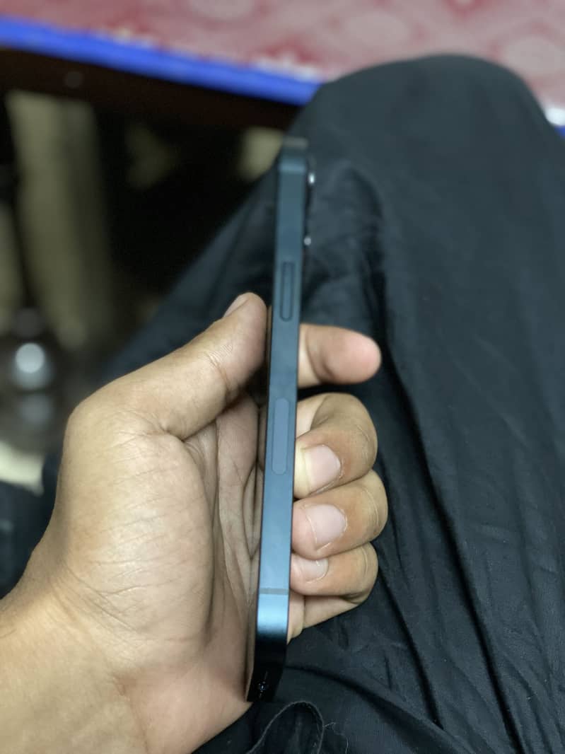 Apple iPhone 13 2