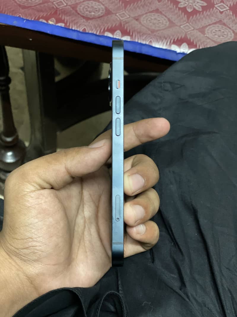 Apple iPhone 13 4