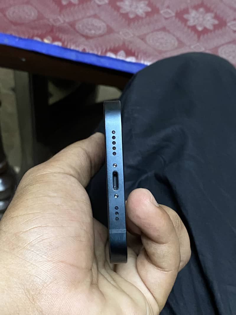 Apple iPhone 13 5