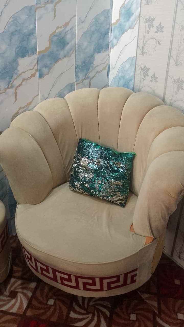 2 seat Sofas 0