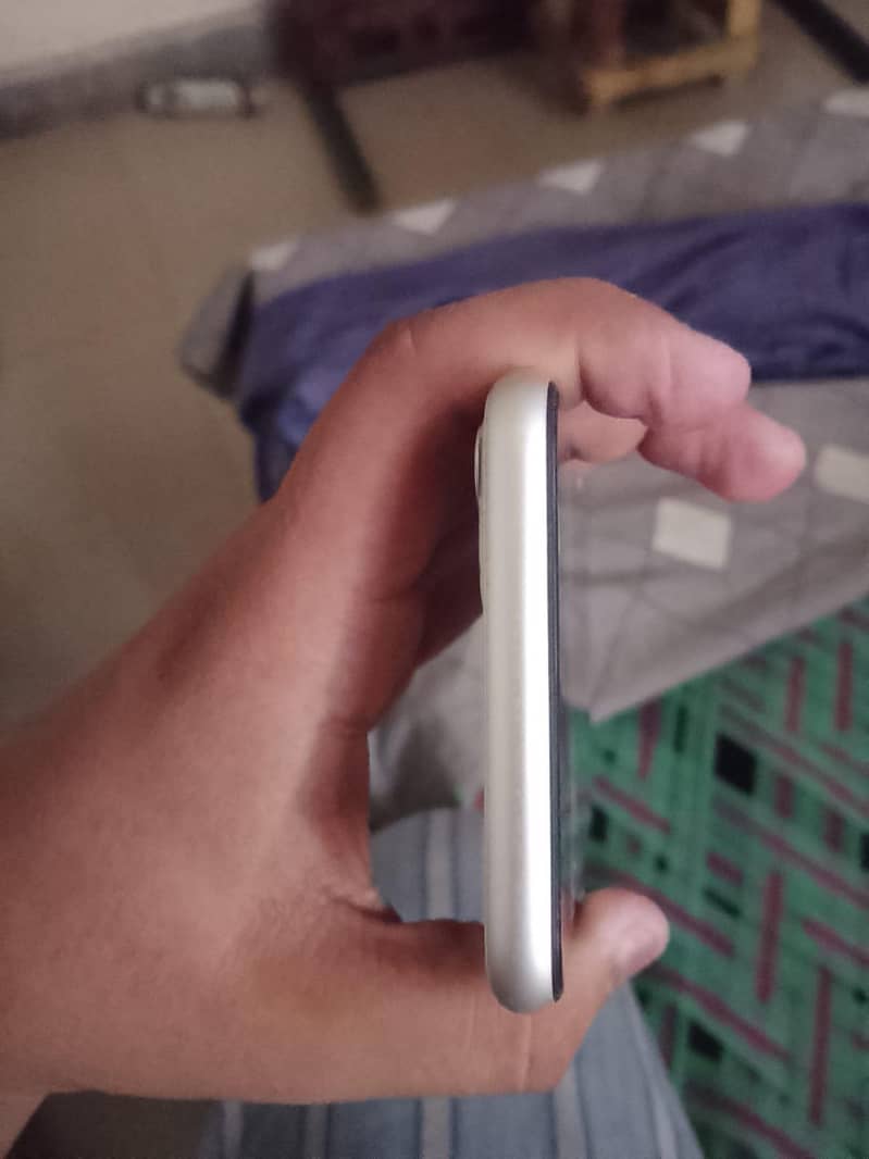Apple iPhone 11 0