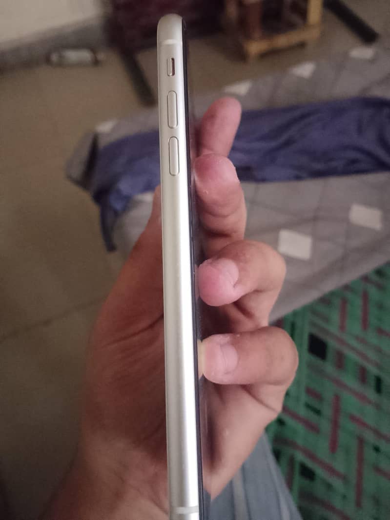 Apple iPhone 11 3