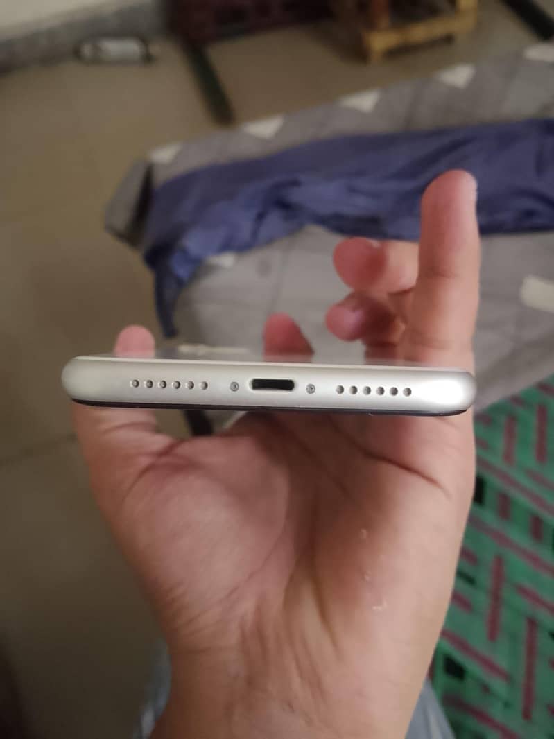 Apple iPhone 11 5
