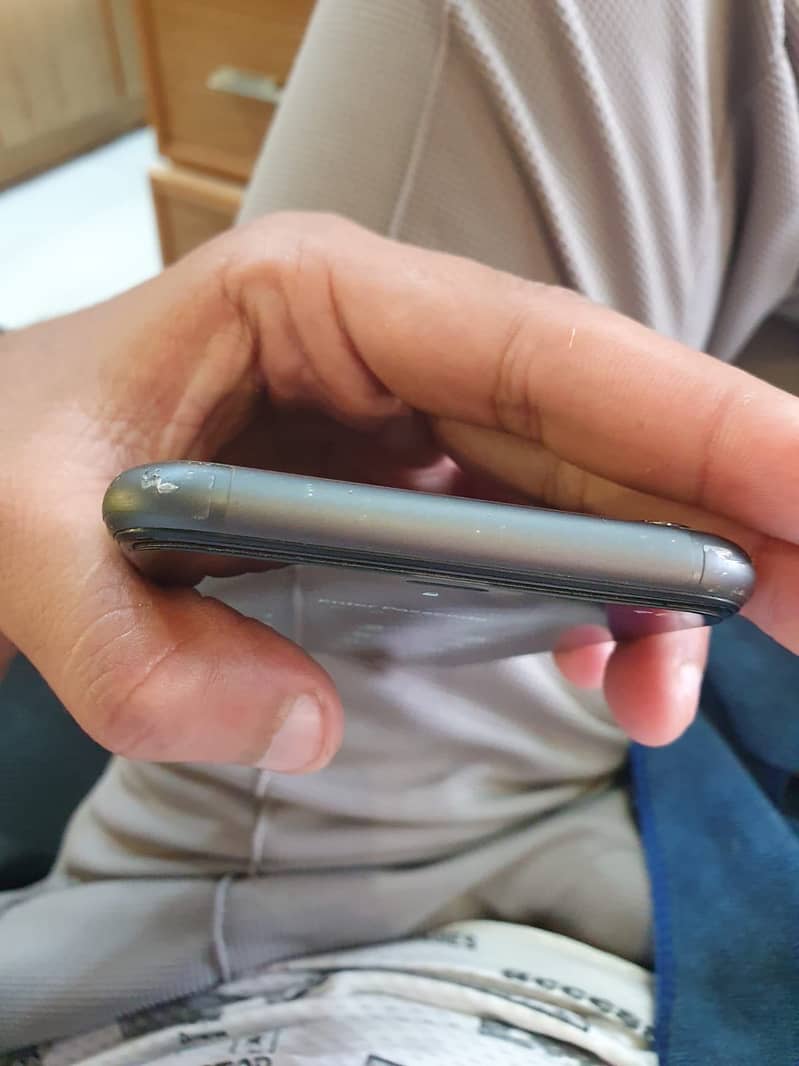 Apple iPhone 11 7
