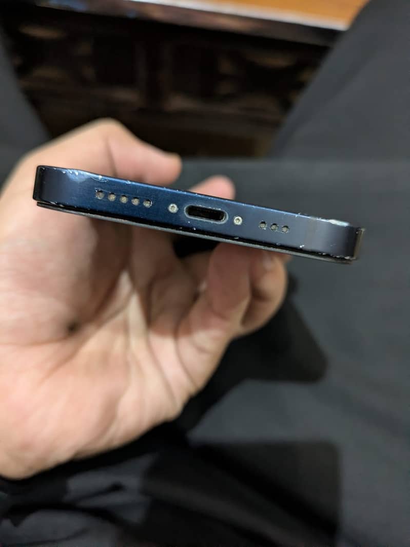 Apple iPhone 12 1