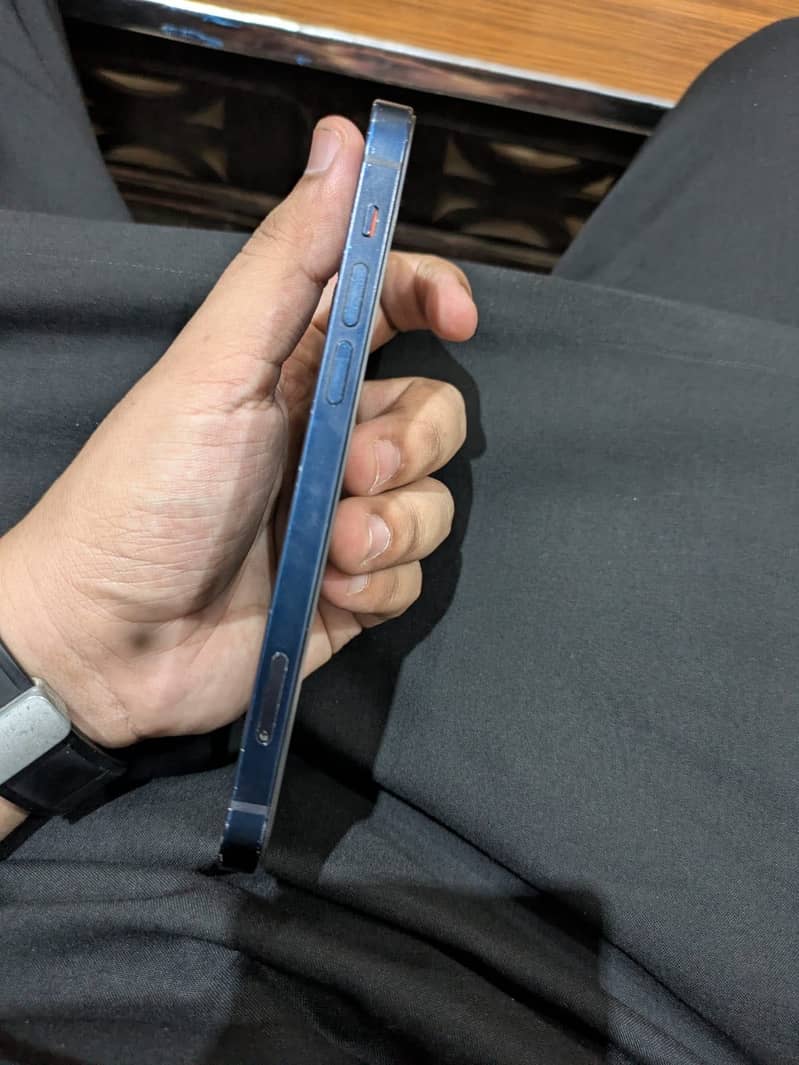 Apple iPhone 12 3