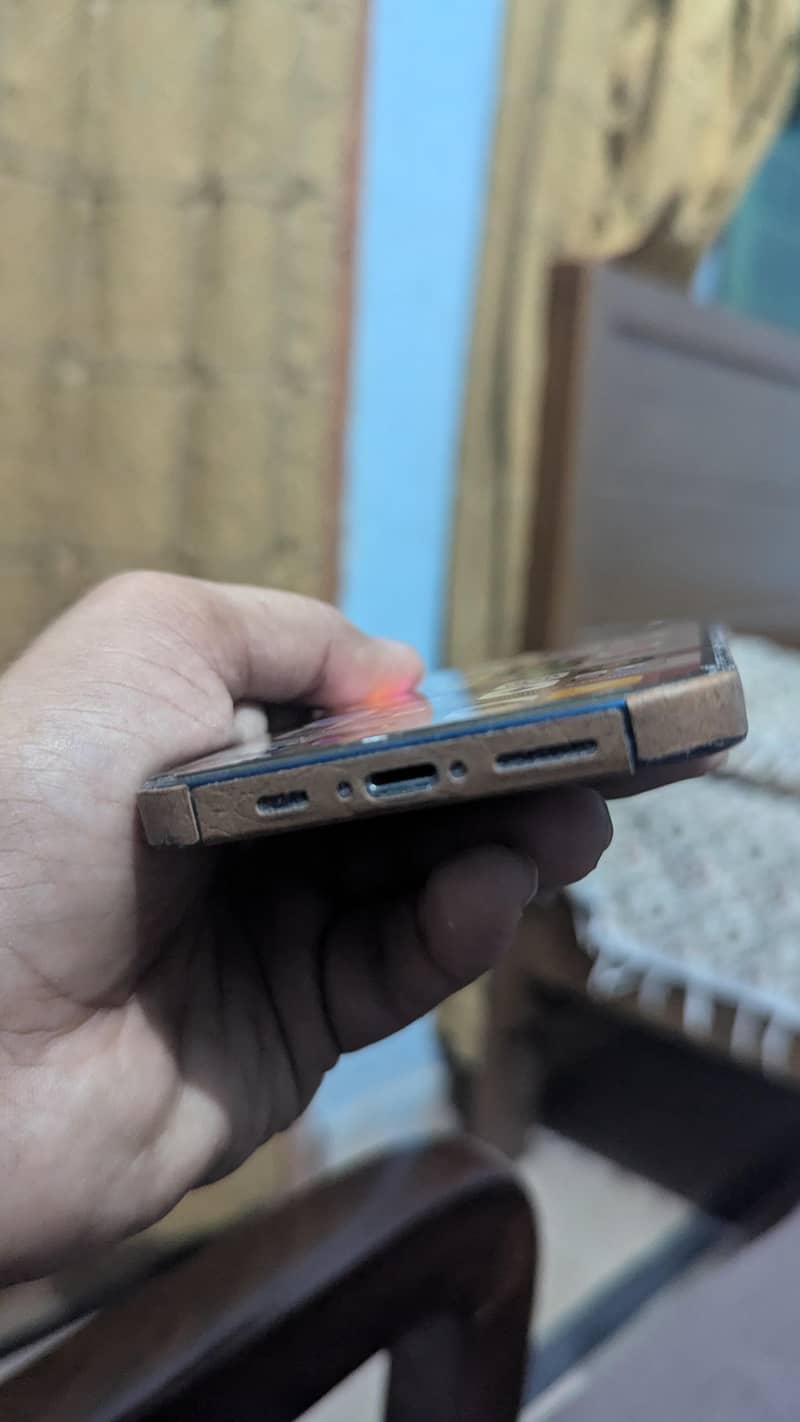 Apple iPhone 12 4