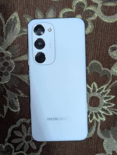 Tecno Spark 40 pro plus
