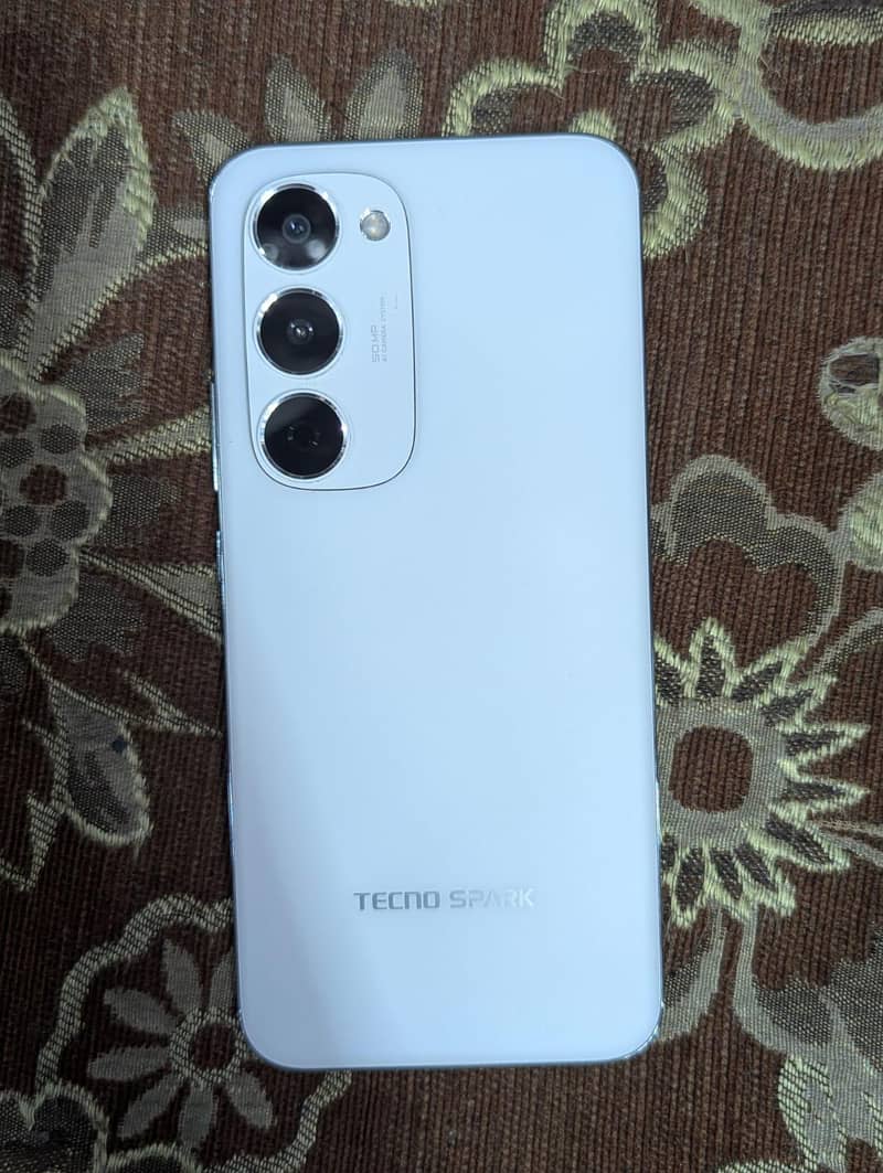 Tecno Spark 40 pro plus 0
