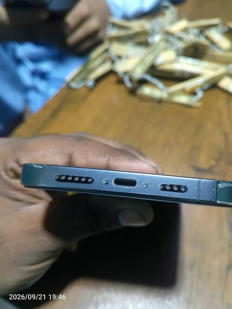 Apple iPhone 13 Pro Max 4