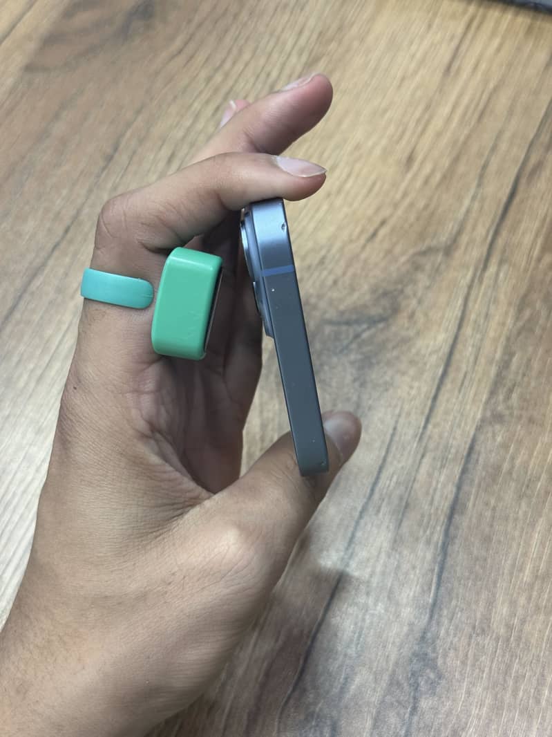 Apple iPhone 14 4