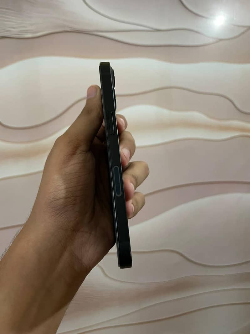Apple iPhone 13 mini 4