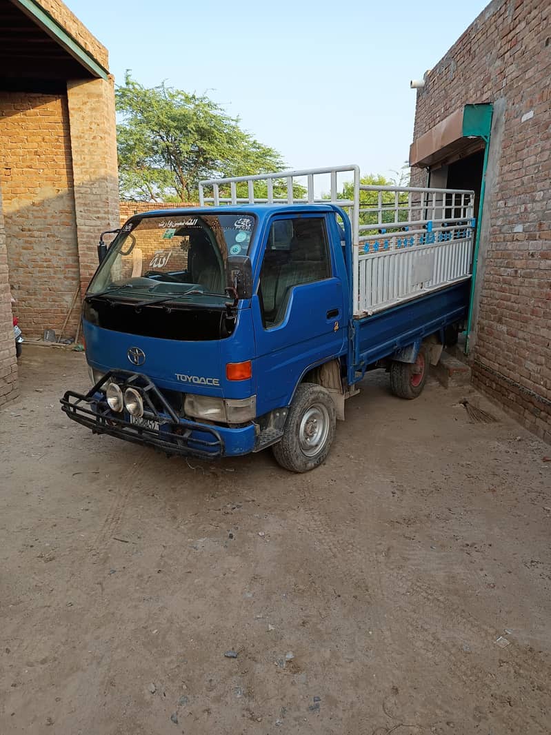 Toyota dyna 4