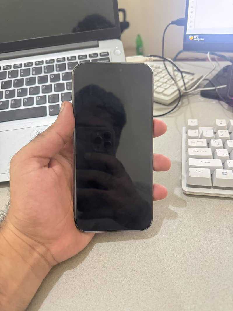 IPhone 16 Pro Max JV 3