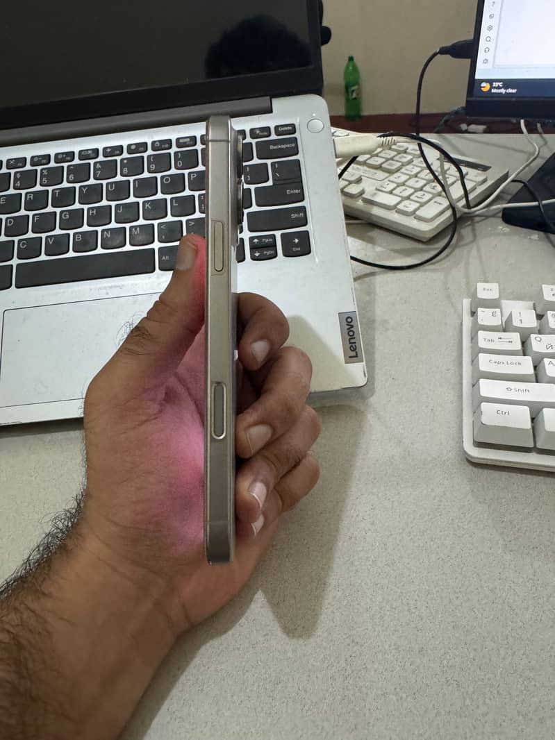 IPhone 16 Pro Max JV 5