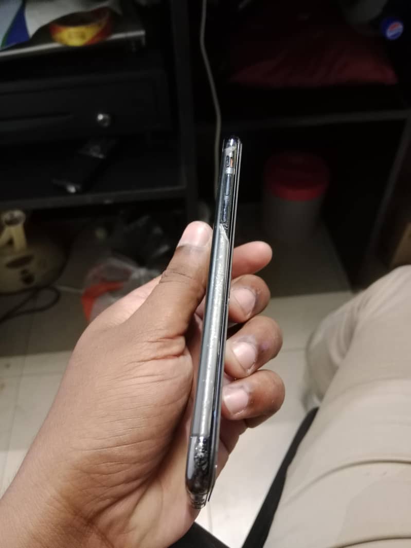 Apple iPhone X 5