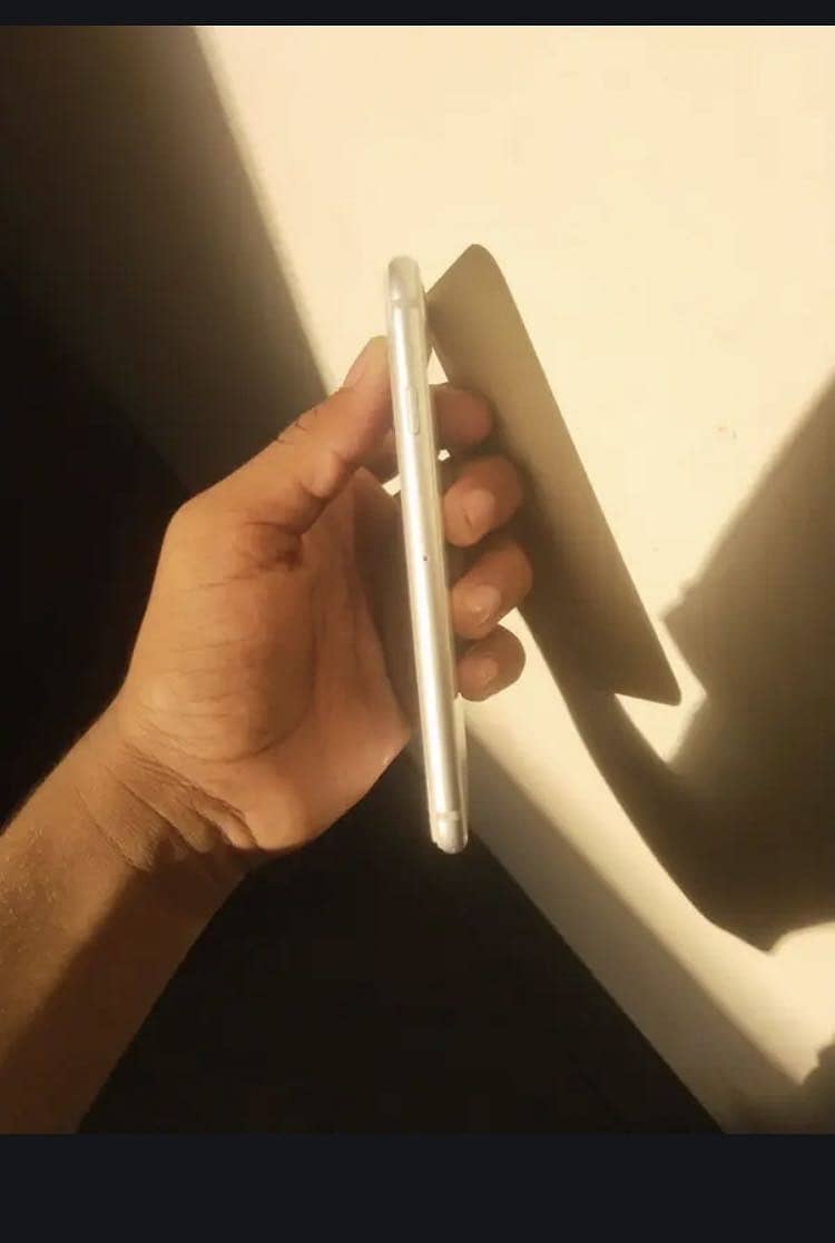 Apple iPhone 8 1