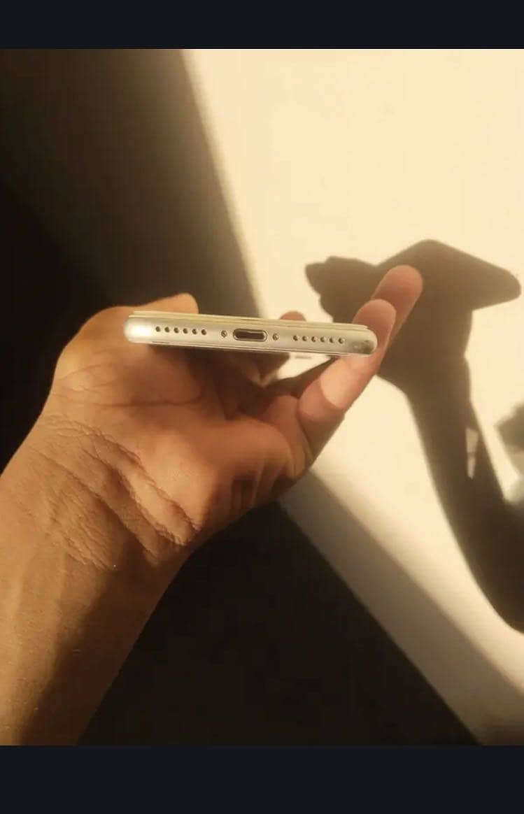 Apple iPhone 8 5