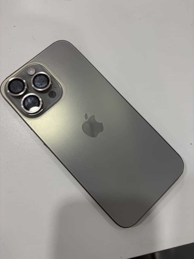 Apple iPhone 15 Pro Max 0