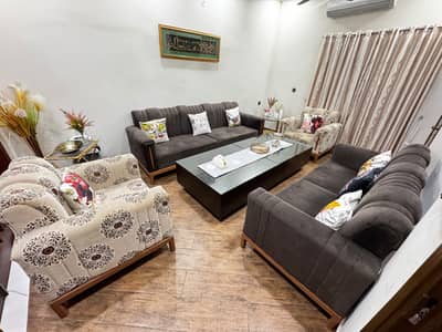 11 seitter sofa with 2 table. -and 2 coffee chair