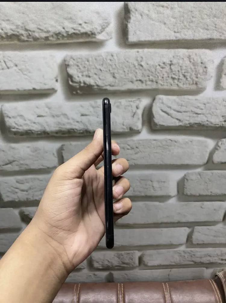 Apple iPhone 7 2