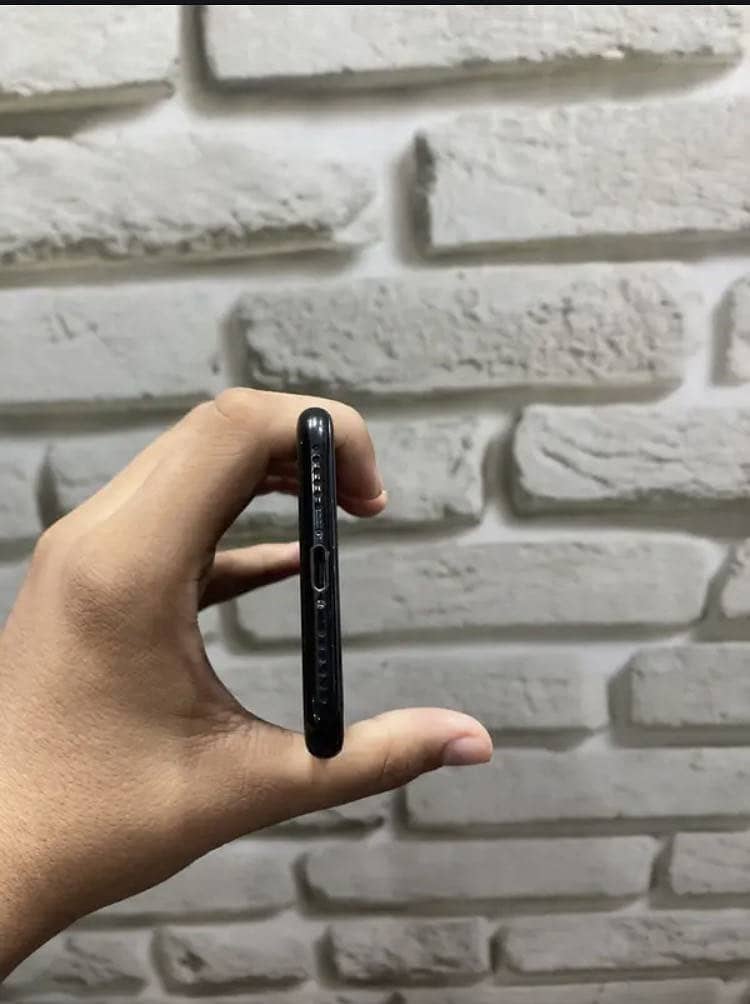 Apple iPhone 7 4