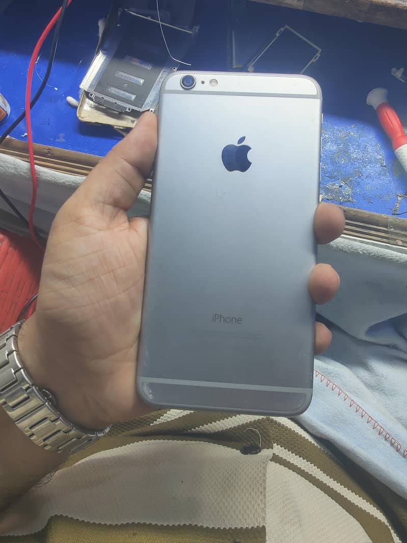 Apple iPhone 6 Plus 1