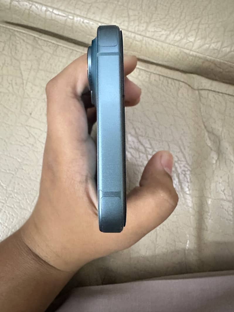 Apple iPhone 16 0